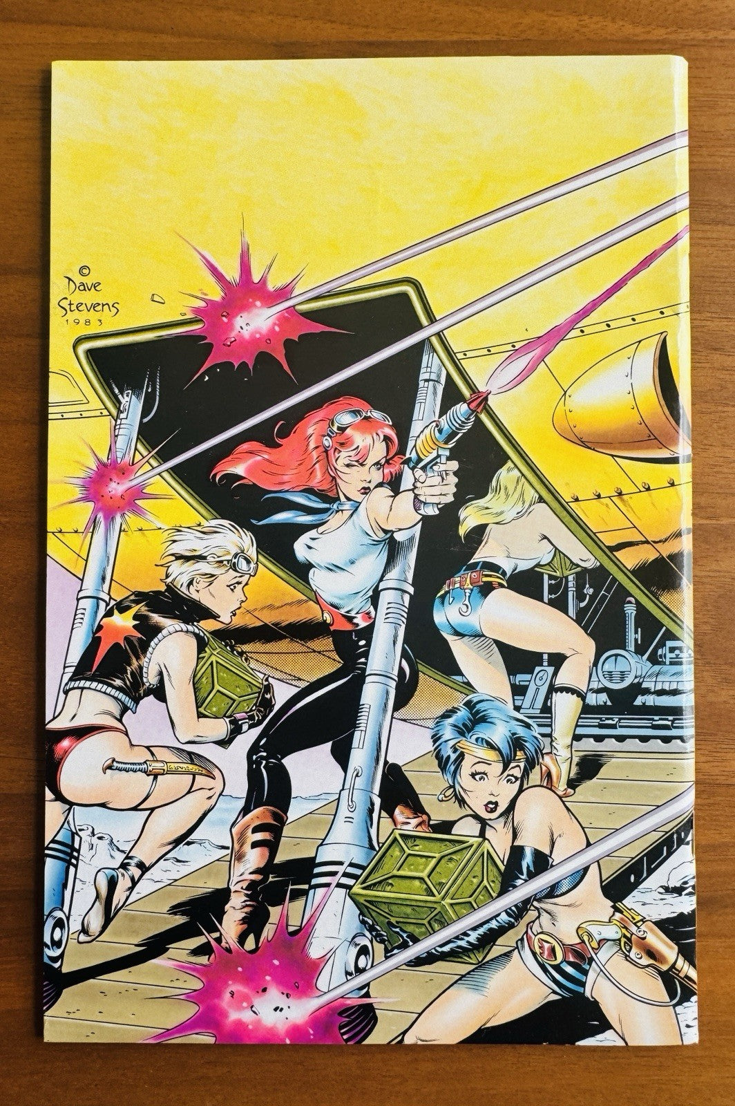 Space Vixens : The 3-D Zone VF+ Dave Stevens with 3-D glasses