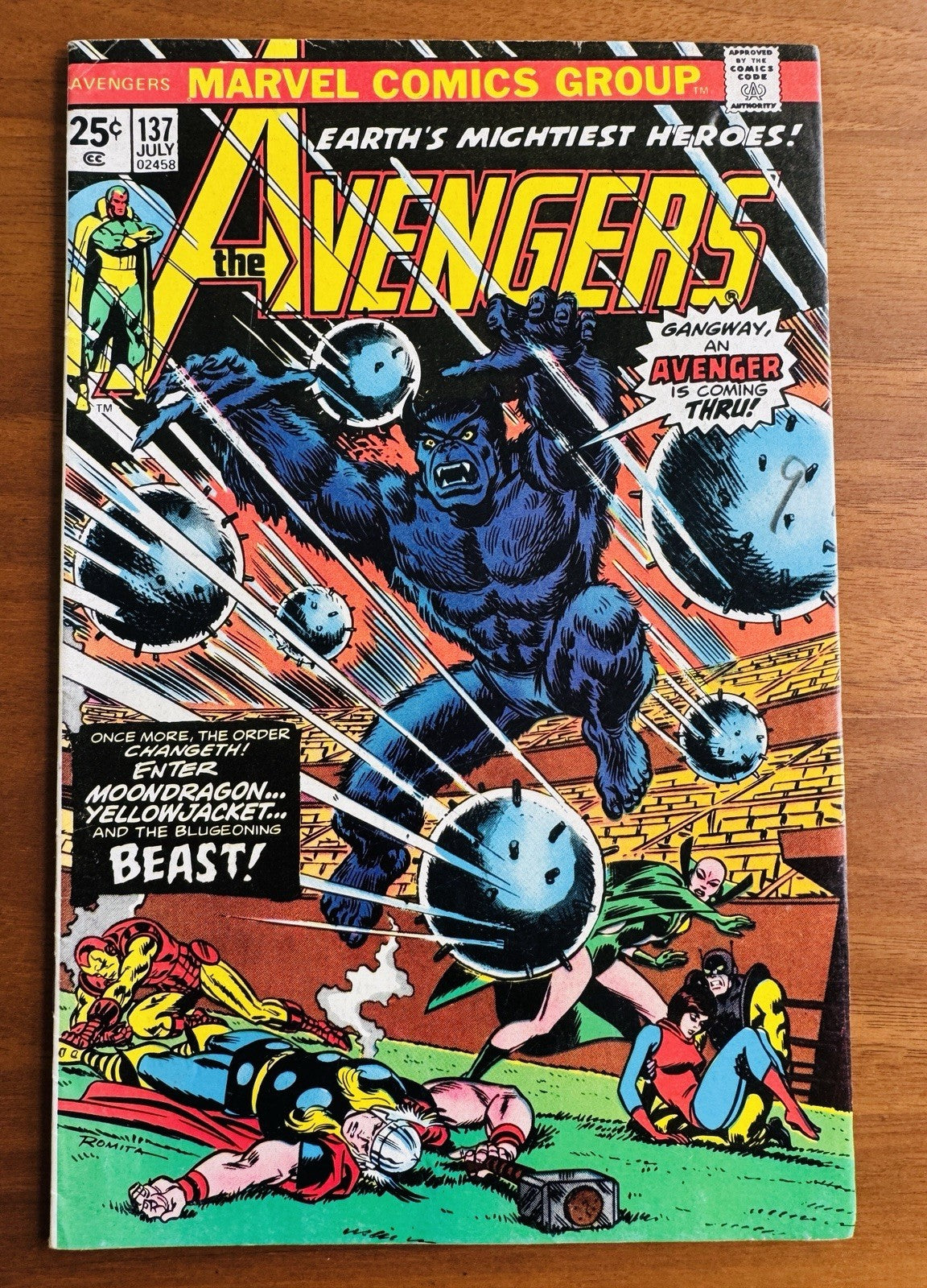 Avengers #137 - Fine+ 6.5